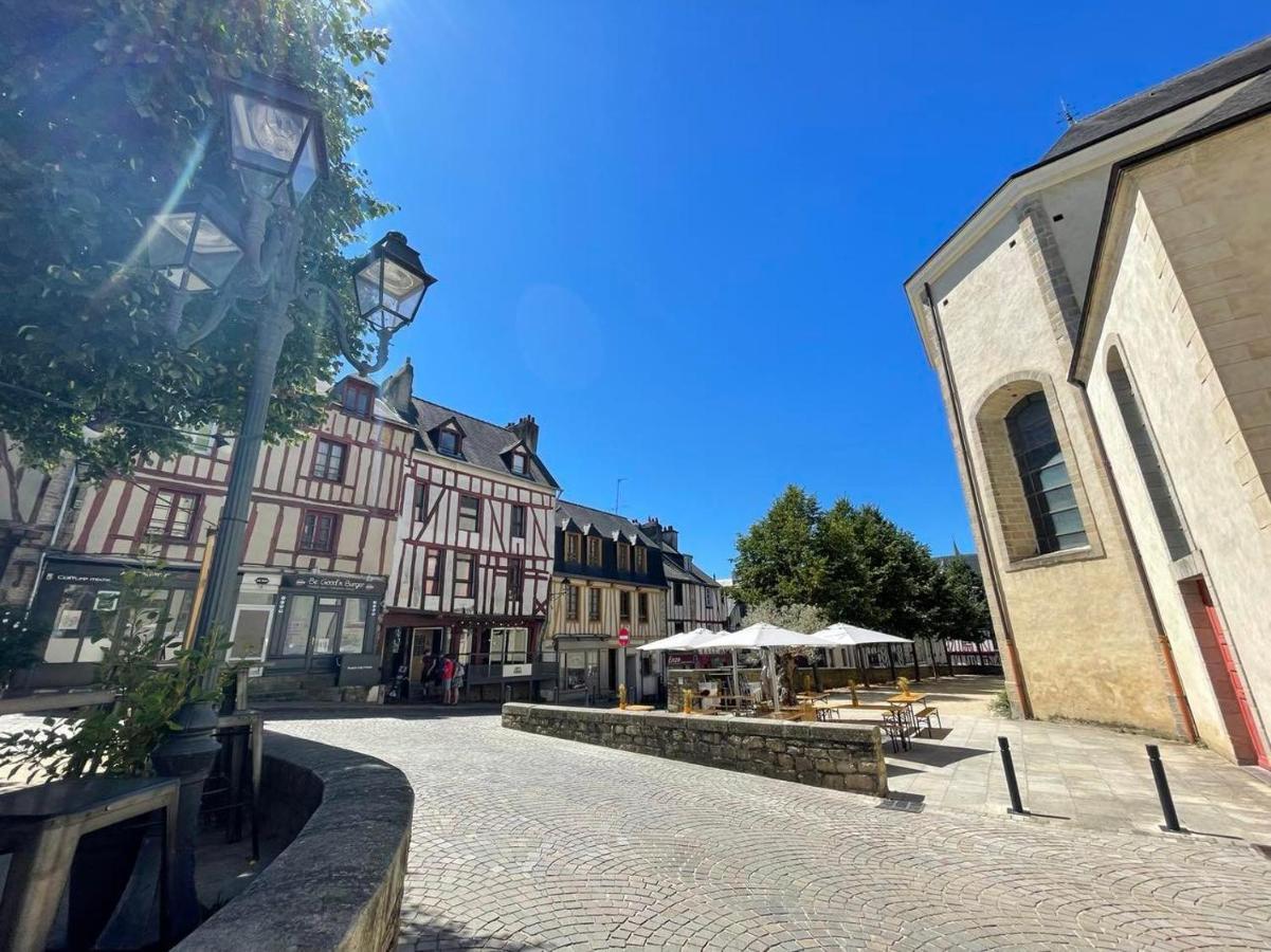 Le Patio, Coeur De Ville Avec Garage Et Jardin Vannes Bagian luar foto