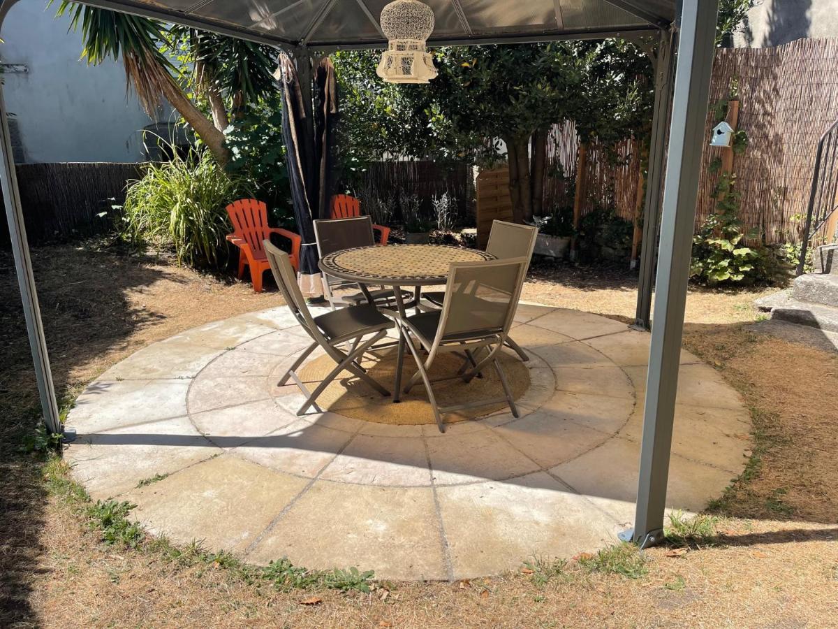 Le Patio, Coeur De Ville Avec Garage Et Jardin Vannes Bagian luar foto