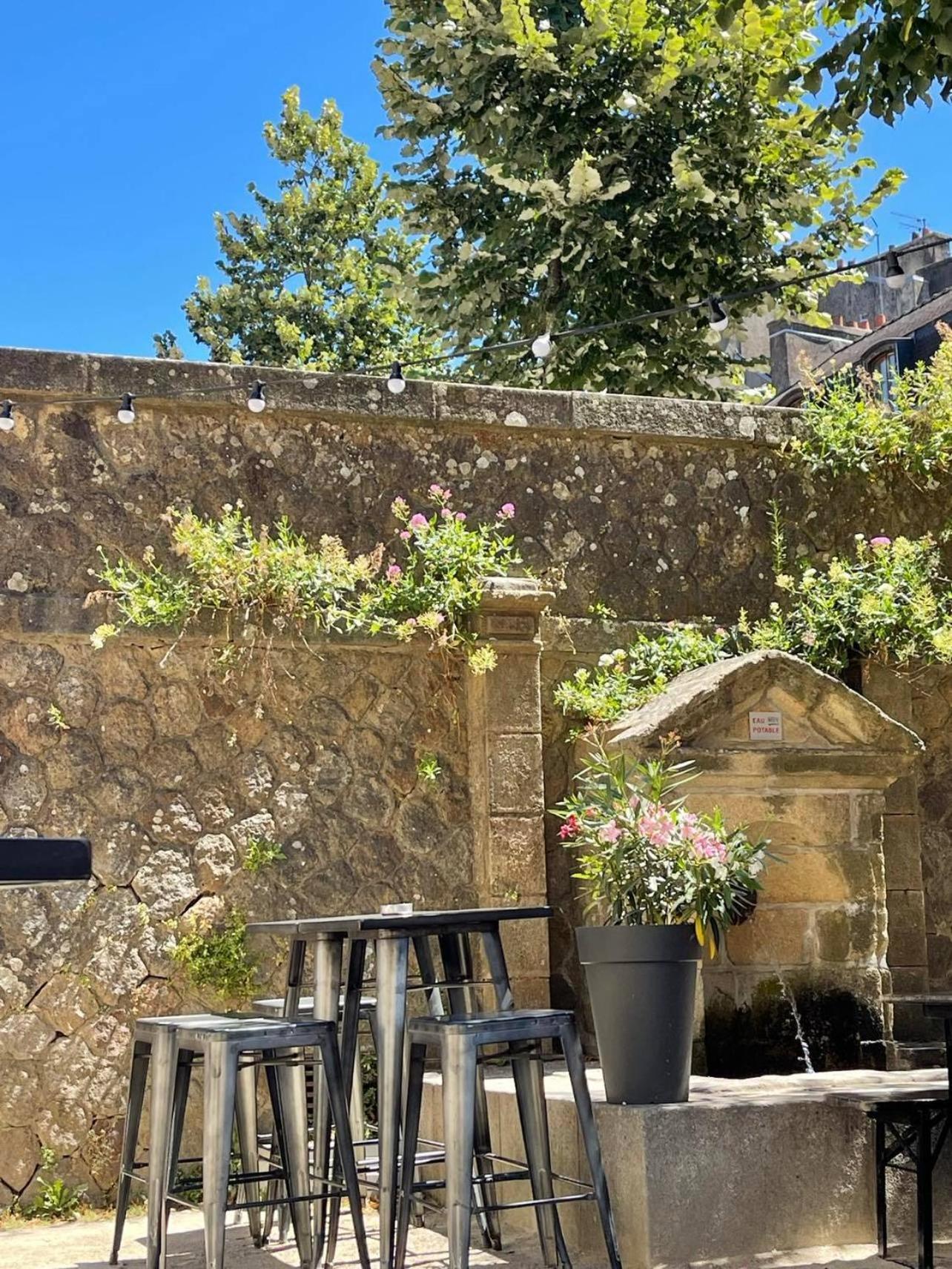 Le Patio, Coeur De Ville Avec Garage Et Jardin Vannes Bagian luar foto